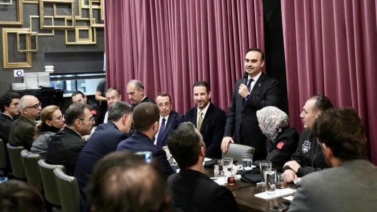 Sanayi ve Teknoloji Bakanı Kacır, ABD’de Türk vatandaşlarla buluştu