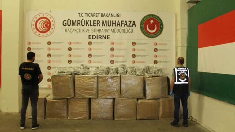 Gümrük Muhafaza ekipleri zehir tacirlerine geçit vermiyor