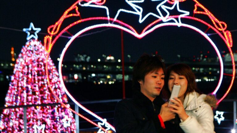 Japonya’da düşen doğum oranlarına karşı flört uygulaması başlıyor