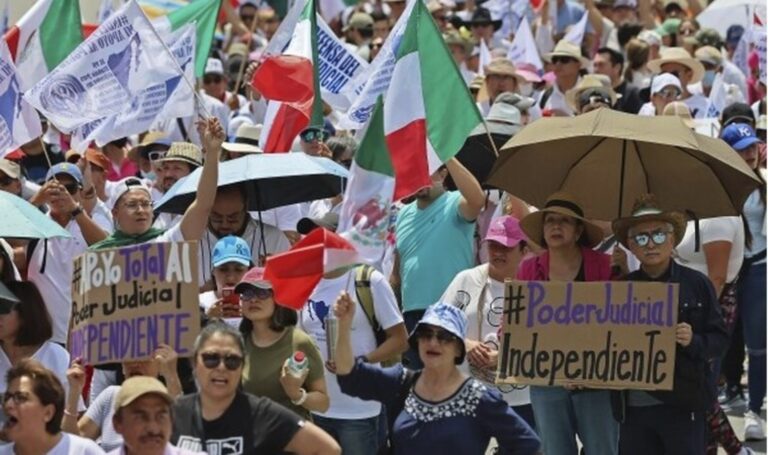 Yargı reformu ülkeyi karıştırdı… Halk sokağa indi! – Son Dakika Dünya Haberleri