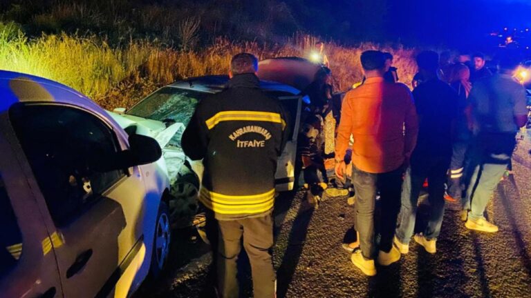 Kahramanmaraş'ta otomobil ile hafif ticari araç çarpıştı: 11 yaralı