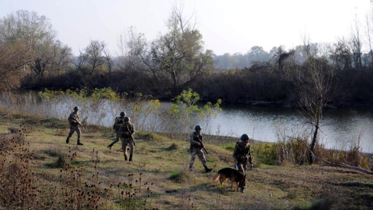 Yunanistan'a kaçmaya çalışan terörist sınırda yakalandı