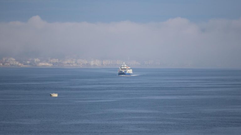 Çanakkale Boğazı transit gemilere kapatıldı