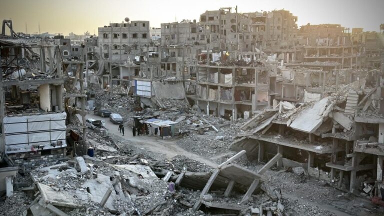 Kanlı İsrail'in Gazze'de düzenlediği saldırıda 6 Filistinli hayatını kaybetti