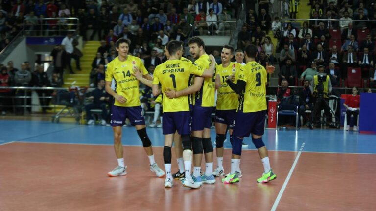Erkekler Kupa Voley finalinde Fenerbahçe, Halkbank’a set vermeden şampiyon oldu