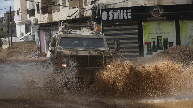 İşgalci İsrail ordusu Filistinli evleri askeri bir kışla dönüştürüyor