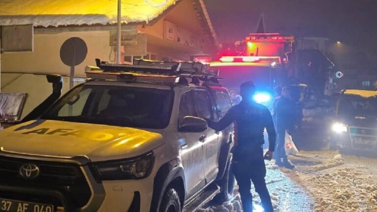 Kastamonu’da kardan dolayı ulaşılamayan köydeki hasta için ekipler harekete geçti