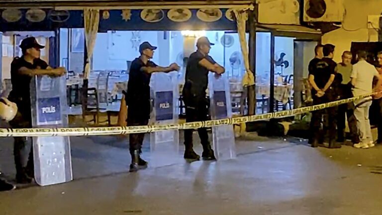 Restoranda “hesap” tartışması kavgaya dönüştü: 7 yaralı