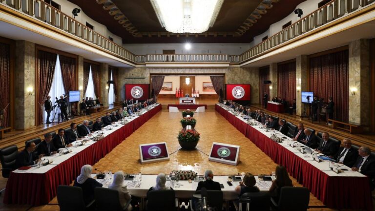 Milli Dayanışma, Kardeşlik ve Demokrasi Komisyonu, eski TBMM başkanları ile baro başkanlarını dinleyecek