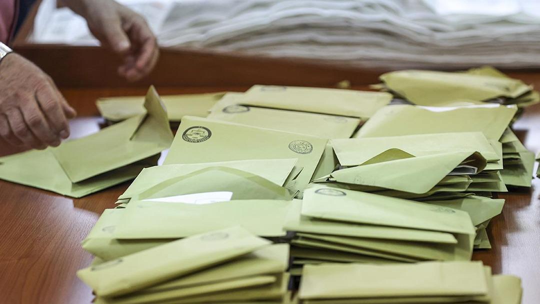 Son seçim anketi yayınlandı! CHP ve AK partisi arasındaki fark dikkat çekti ... Gürsel Tekin Soru 3'e şaşırtıcı bir cevap