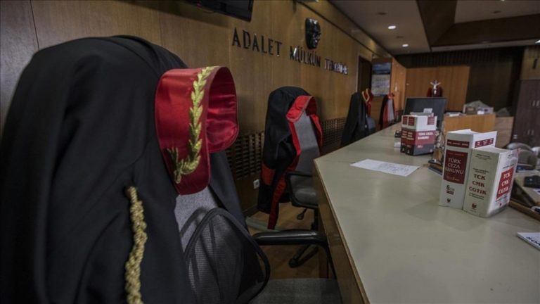 “İrtikap” soruşturmasında eski belediye başkanı ve 10 sanık hakim karşısında