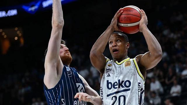 Fenerbahçe Beko, Anadolu Efes’i uzatmalarda mağlup etti ve ilk finalist oldu!